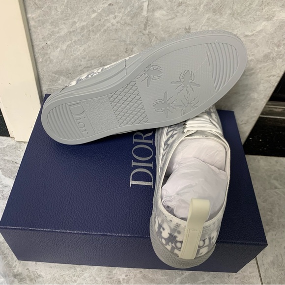 White Dior Pattern Casual Sneakers For Men And Women - Picture 5 of 6